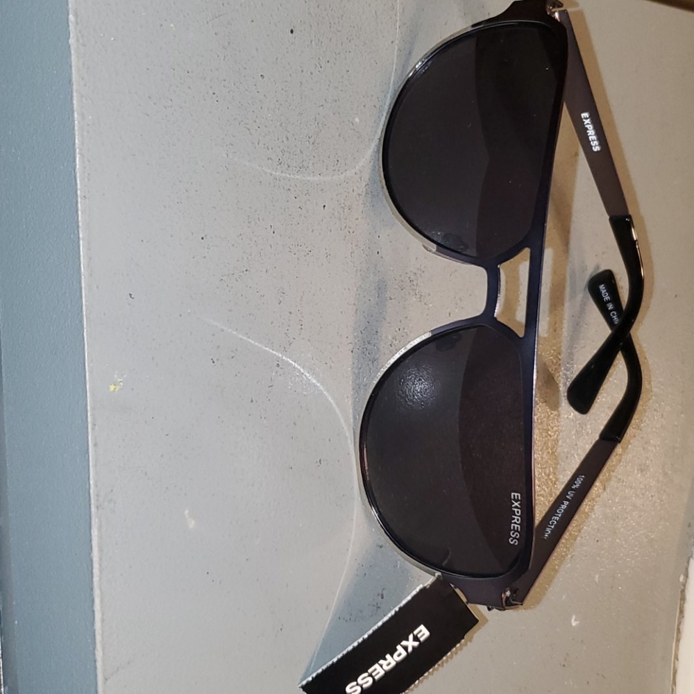 Express Avatar Glasses